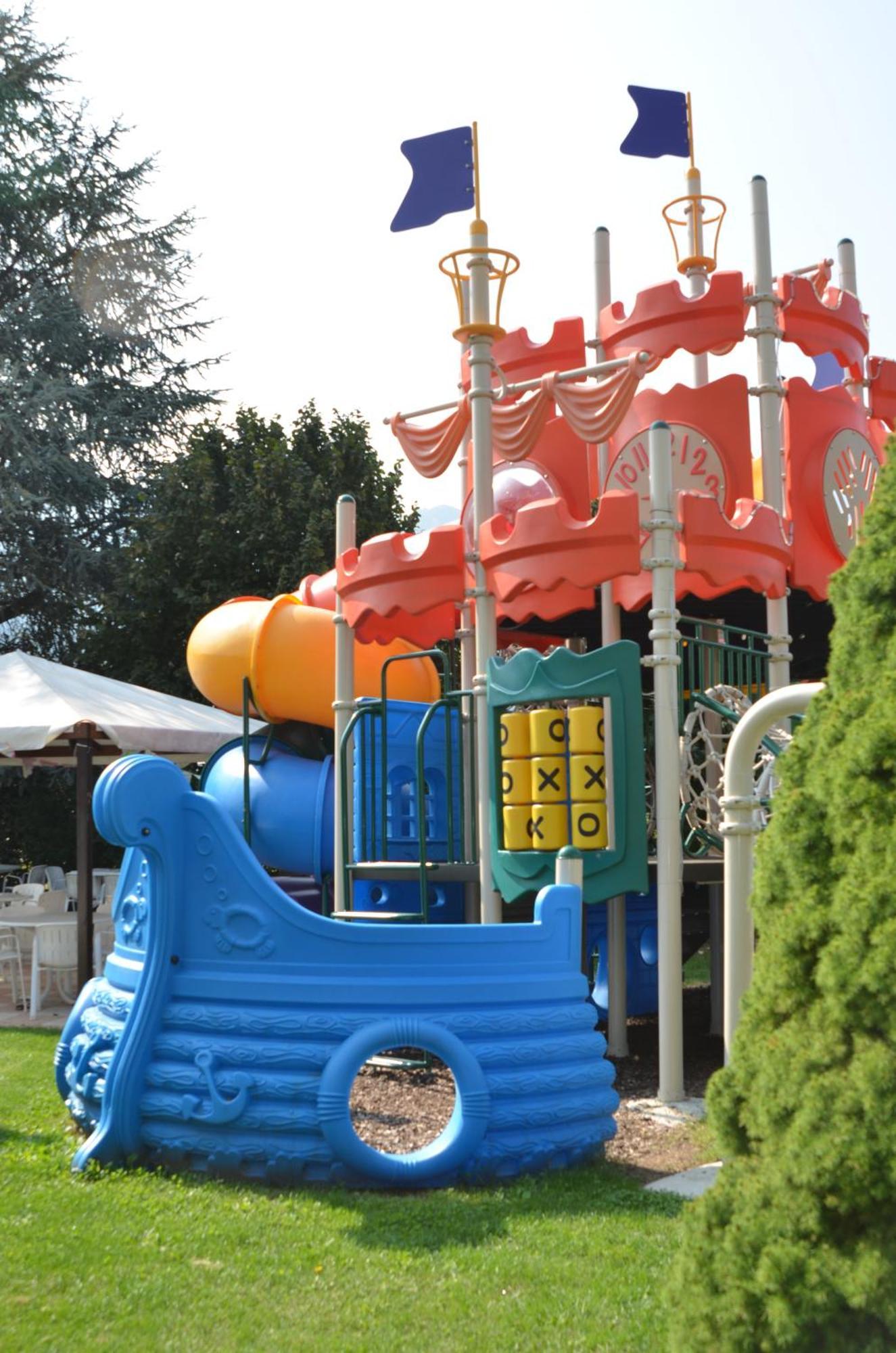 Family Hotel Primavera Levico Terme Luaran gambar