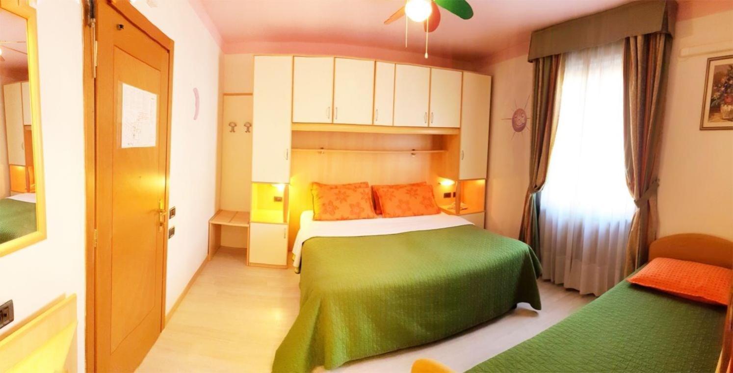 Family Hotel Primavera Levico Terme Luaran gambar