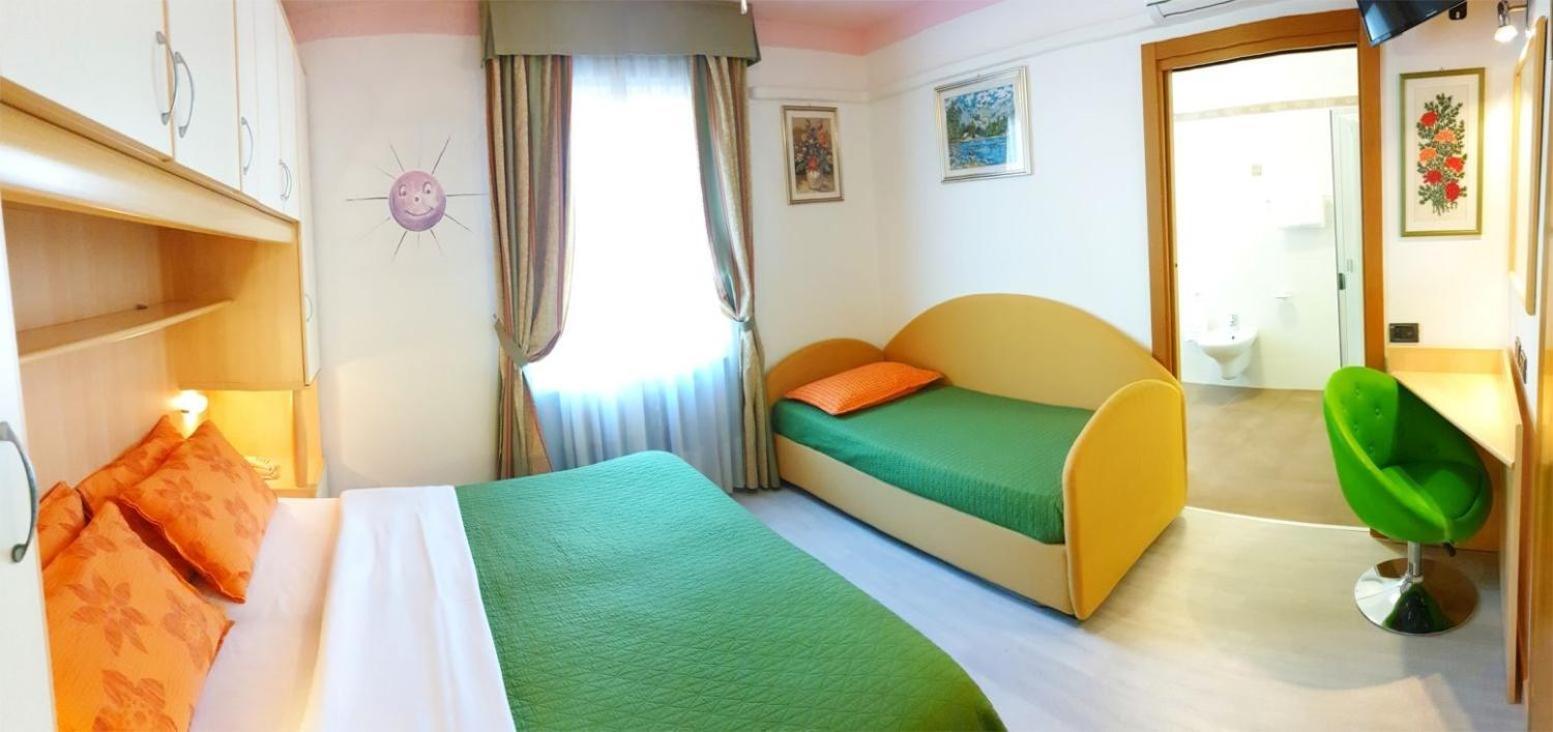 Family Hotel Primavera Levico Terme Luaran gambar