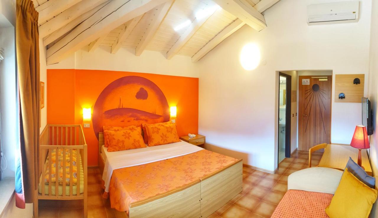 Family Hotel Primavera Levico Terme Luaran gambar